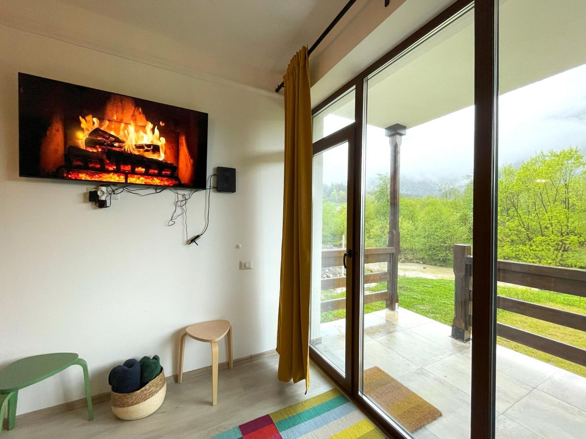 Cozy Riverfront Apartments With Garden And Mountain View Buşteni Eksteriør bilde