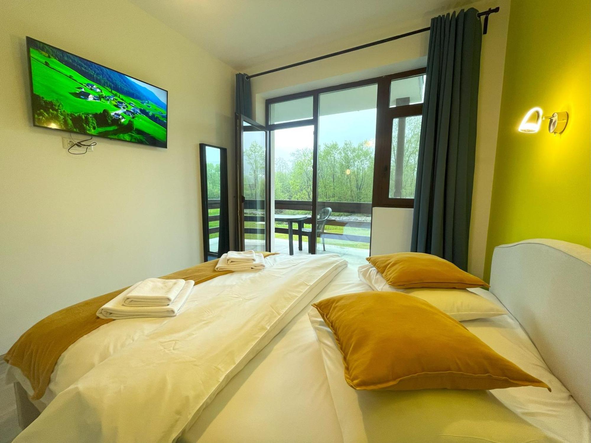 Cozy Riverfront Apartments With Garden And Mountain View Buşteni Eksteriør bilde