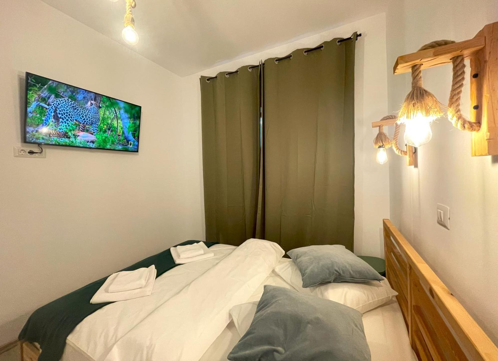 Cozy Riverfront Apartments With Garden And Mountain View Buşteni Eksteriør bilde